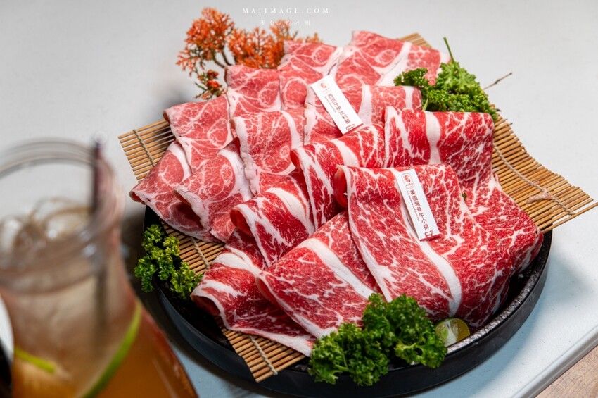 台中火鍋優惠必吃！深紅汕頭鍋物499元牛奶貝吃到飽，波士頓龍蝦免費送。