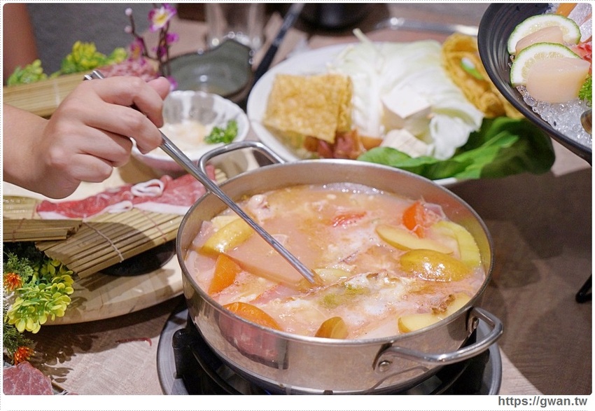 快約豬朋友來吃鍋，台中超狂點火鍋送龍蝦，屬『豬』的再加碼一盤嫩豚豬！！