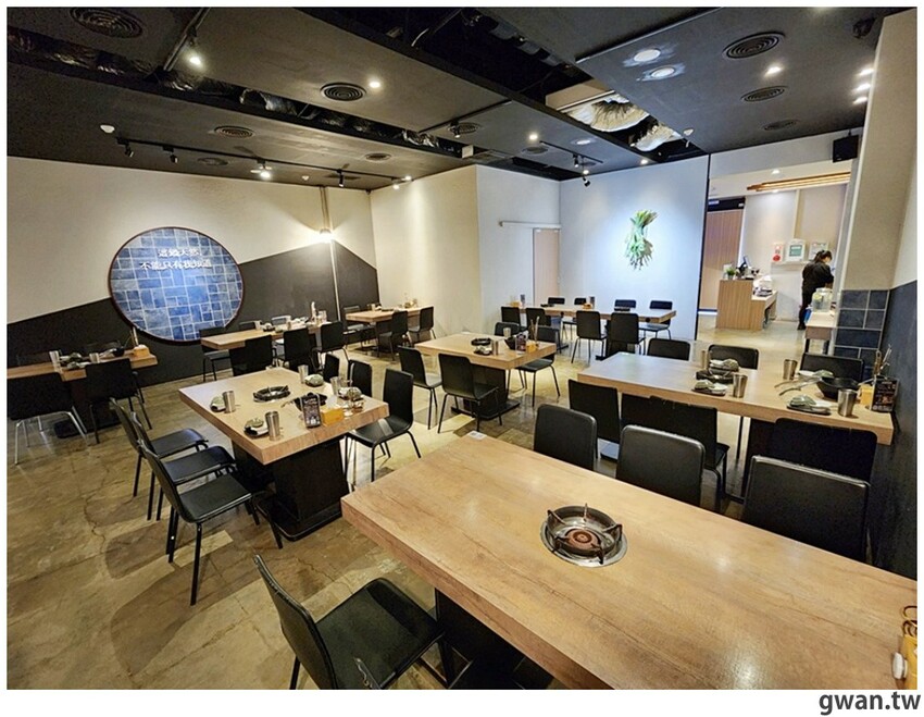 比必勝客更有梗！台中火鍋店居然推出冰塊火鍋，你阿爸在後面有點火ＸＤ