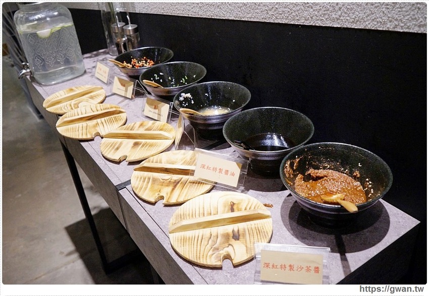 快約豬朋友來吃鍋，台中超狂點火鍋送龍蝦，屬『豬』的再加碼一盤嫩豚豬！！