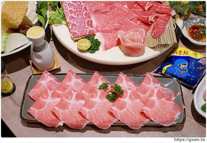 快約豬朋友來吃鍋，台中超狂點火鍋送龍蝦，屬『豬』的再加碼一盤嫩豚豬！！