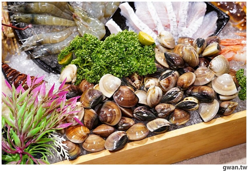 比必勝客更有梗！台中火鍋店居然推出冰塊火鍋，你阿爸在後面有點火ＸＤ