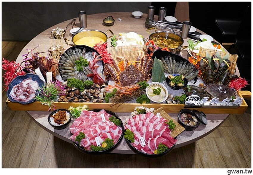 比必勝客更有梗！台中火鍋店居然推出冰塊火鍋，你阿爸在後面有點火ＸＤ