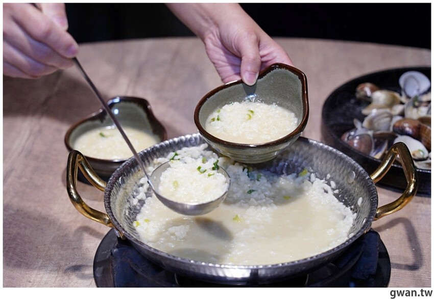 比必勝客更有梗！台中火鍋店居然推出冰塊火鍋，你阿爸在後面有點火ＸＤ