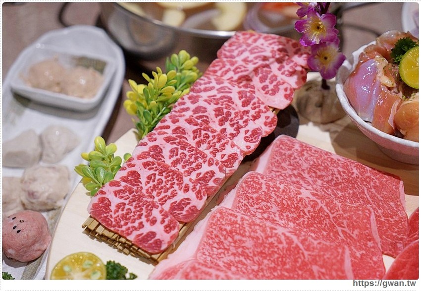 快約豬朋友來吃鍋，台中超狂點火鍋送龍蝦，屬『豬』的再加碼一盤嫩豚豬！！