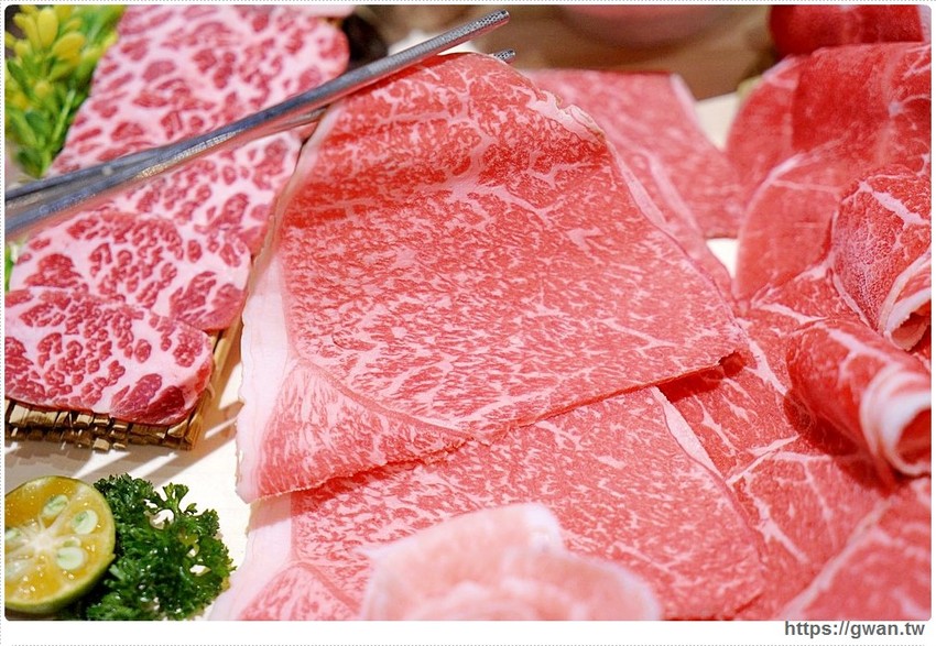 快約豬朋友來吃鍋，台中超狂點火鍋送龍蝦，屬『豬』的再加碼一盤嫩豚豬！！