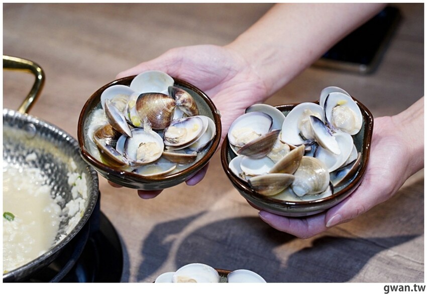 比必勝客更有梗！台中火鍋店居然推出冰塊火鍋，你阿爸在後面有點火ＸＤ