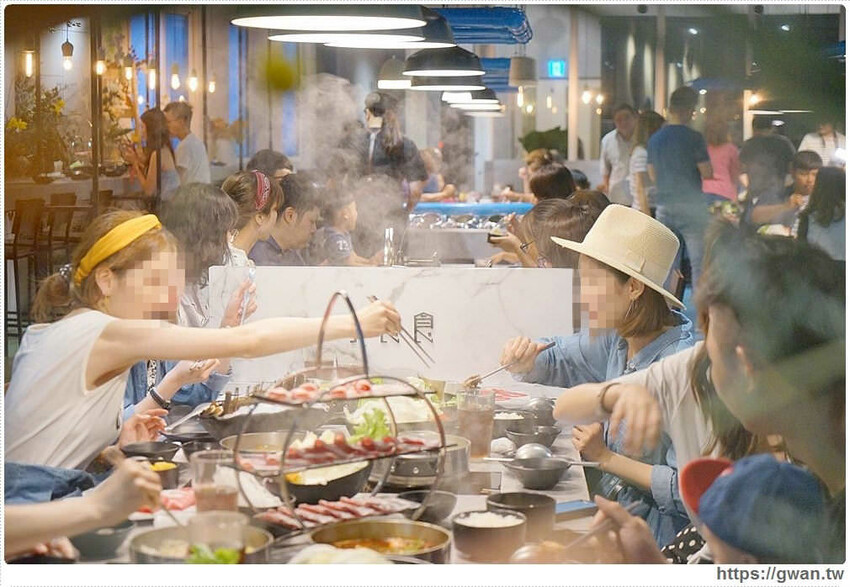 比必勝客更有梗！台中火鍋店居然推出冰塊火鍋，你阿爸在後面有點火ＸＤ