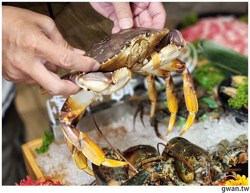 比必勝客更有梗！台中火鍋店居然推出冰塊火鍋，你阿爸在後面有點火ＸＤ