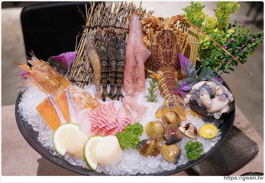 快約豬朋友來吃鍋，台中超狂點火鍋送龍蝦，屬『豬』的再加碼一盤嫩豚豬！！