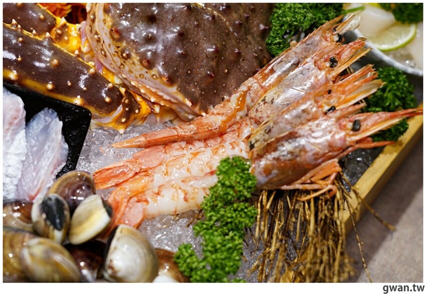 比必勝客更有梗！台中火鍋店居然推出冰塊火鍋，你阿爸在後面有點火ＸＤ