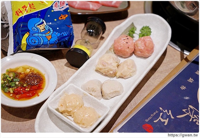 快約豬朋友來吃鍋，台中超狂點火鍋送龍蝦，屬『豬』的再加碼一盤嫩豚豬！！