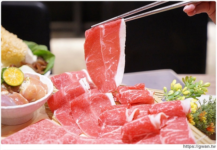 快約豬朋友來吃鍋，台中超狂點火鍋送龍蝦，屬『豬』的再加碼一盤嫩豚豬！！