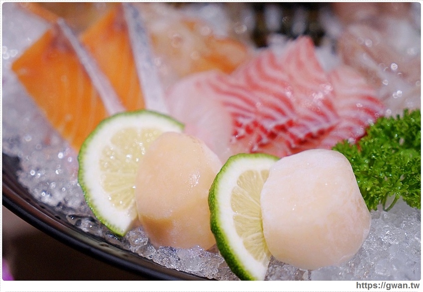 快約豬朋友來吃鍋，台中超狂點火鍋送龍蝦，屬『豬』的再加碼一盤嫩豚豬！！