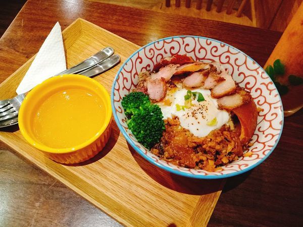 49630885_318138505469367_1144827660212371456_n