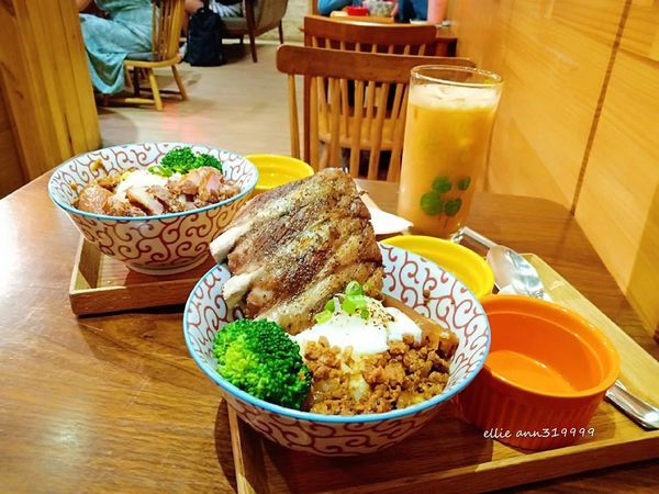 49242678_2132994933445265_1307753580979027968_n