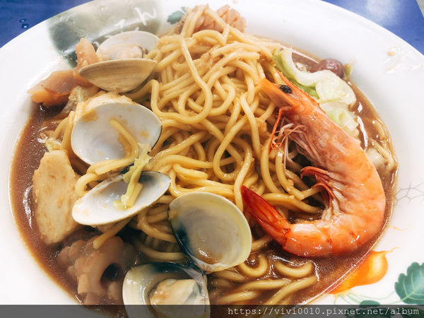 圓圓家愛吃貨-《宜蘭蘇澳》平價鮮魚湯好好喝，一大碗只要NT$70元~新鮮現撈真美味