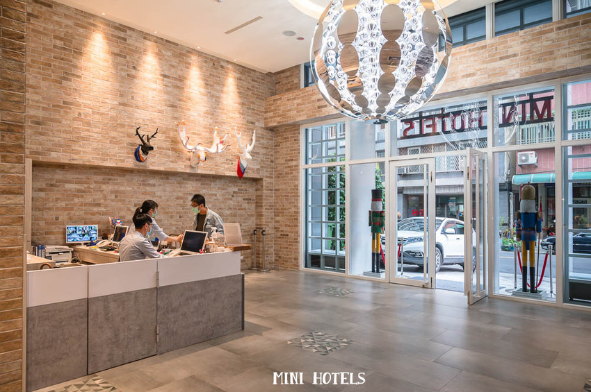 ｜台中住宿｜MINI HOTELS台中火車站館，鄰近大魯閣新時代購物中心、台中火車站 - Hallo！Im 婷兒