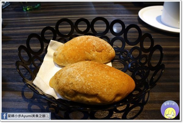 洋城義大利麵餐廳：[食記]►台南永康區◄洋城義大利餐廳－中正家樂福店/情侶約會餐廳/乳酪蛋黃雞胸義大利麵/焗烤地中海海鮮燉飯