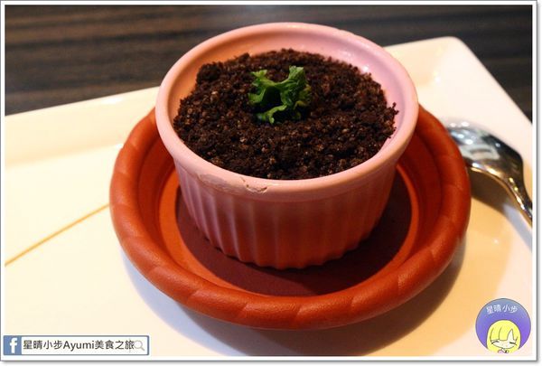 洋城義大利麵餐廳：[食記]►台南永康區◄洋城義大利餐廳－中正家樂福店/情侶約會餐廳/乳酪蛋黃雞胸義大利麵/焗烤地中海海鮮燉飯