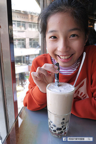 基隆廟口美食【大嘴巴茶坊】基隆火鍋。基隆美式料理。基隆飛鏢旗艦店。不限時提供WIFI聊天泡茶好去處