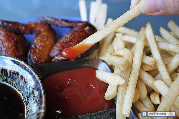 基隆廟口美食【大嘴巴茶坊】基隆火鍋。基隆美式料理。基隆飛鏢旗艦店。不限時提供WIFI聊天泡茶好去處