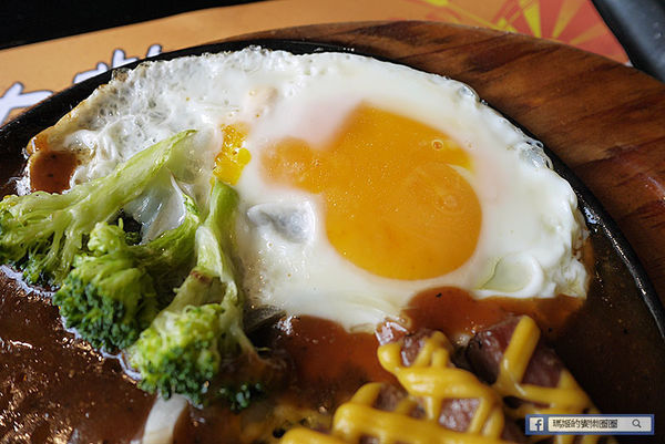 基隆廟口美食【大嘴巴茶坊】基隆火鍋。基隆美式料理。基隆飛鏢旗艦店。不限時提供WIFI聊天泡茶好去處