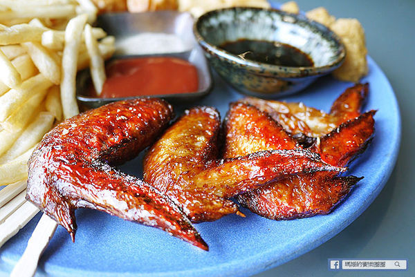 基隆廟口美食【大嘴巴茶坊】基隆火鍋。基隆美式料理。基隆飛鏢旗艦店。不限時提供WIFI聊天泡茶好去處