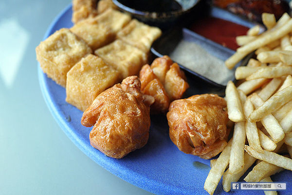 基隆廟口美食【大嘴巴茶坊】基隆火鍋。基隆美式料理。基隆飛鏢旗艦店。不限時提供WIFI聊天泡茶好去處