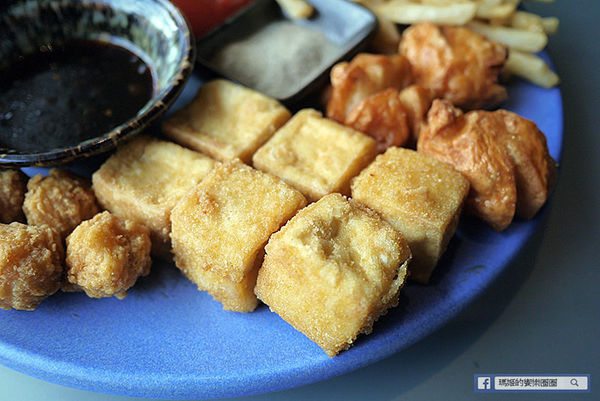 基隆廟口美食【大嘴巴茶坊】基隆火鍋。基隆美式料理。基隆飛鏢旗艦店。不限時提供WIFI聊天泡茶好去處