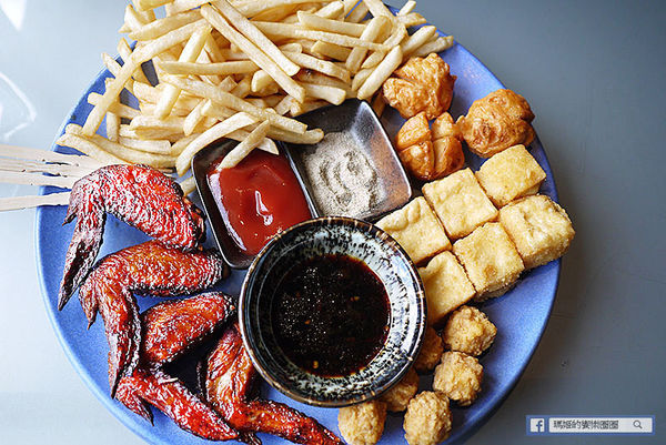 基隆廟口美食【大嘴巴茶坊】基隆火鍋。基隆美式料理。基隆飛鏢旗艦店。不限時提供WIFI聊天泡茶好去處