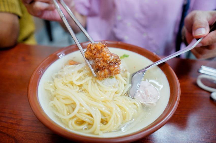 台南｜火城麵店 60年的美味傳承 外酥內軟Q的九母魚酥(狗母魚酥)