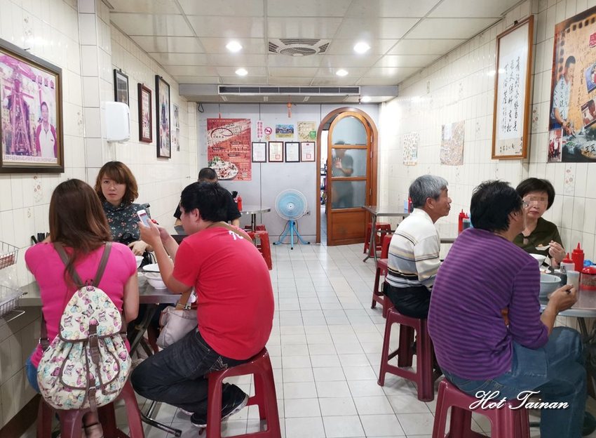 【台南美食】台南南區灣裡必吃美食，超過一甲子的灣裡火城麵！九母魚酥必點~ - 熱血玩台南。跳躍新世界