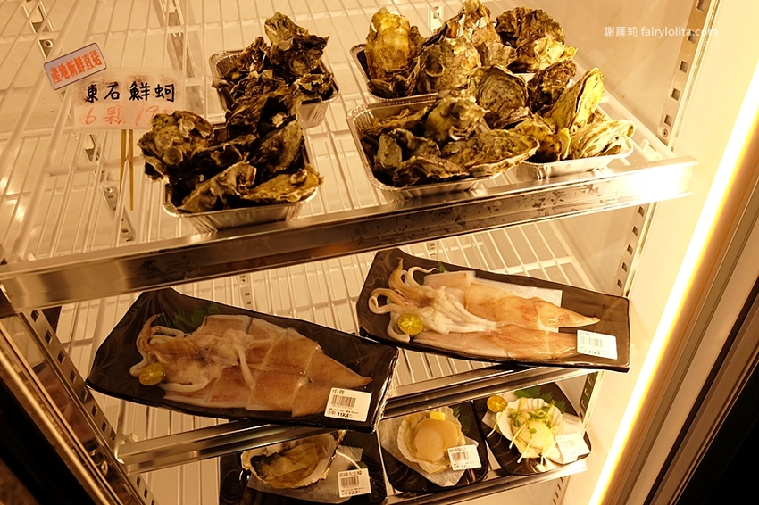 肉多多超市燒肉（台中大墩店）。全台首創第一家超市燒肉，日本A5和牛、波士頓龍蝦、現撈平價海鮮，想吃什麼自己拿！ @蹦啾♥謝蘿莉 La vie heureuse