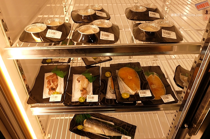 肉多多超市燒肉（台中大墩店）。全台首創第一家超市燒肉，日本A5和牛、波士頓龍蝦、現撈平價海鮮，想吃什麼自己拿！ @蹦啾♥謝蘿莉 La vie heureuse