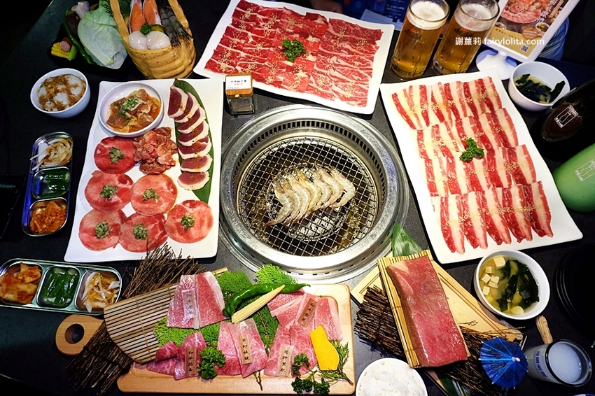肉多多超市燒肉（台中大墩店）。全台首創第一家超市燒肉，日本A5和牛、波士頓龍蝦、現撈平價海鮮，想吃什麼自己拿！ @蹦啾♥謝蘿莉 La vie heureuse