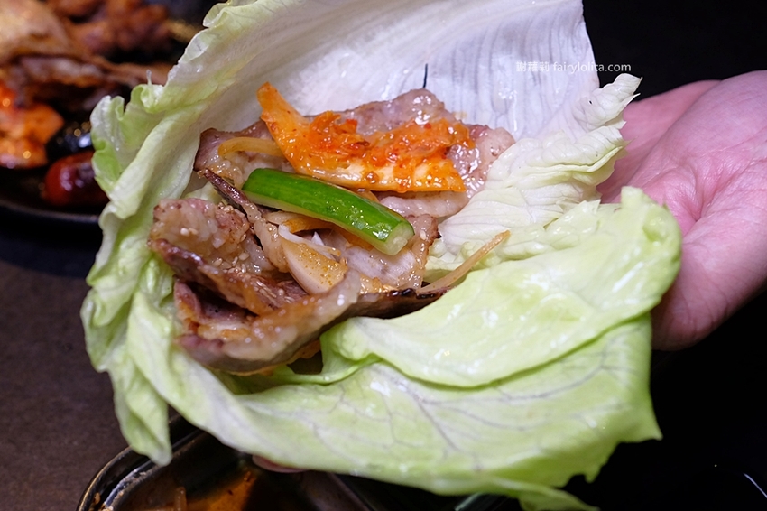 肉多多超市燒肉（台中大墩店）。全台首創第一家超市燒肉，日本A5和牛、波士頓龍蝦、現撈平價海鮮，想吃什麼自己拿！ @蹦啾♥謝蘿莉 La vie heureuse