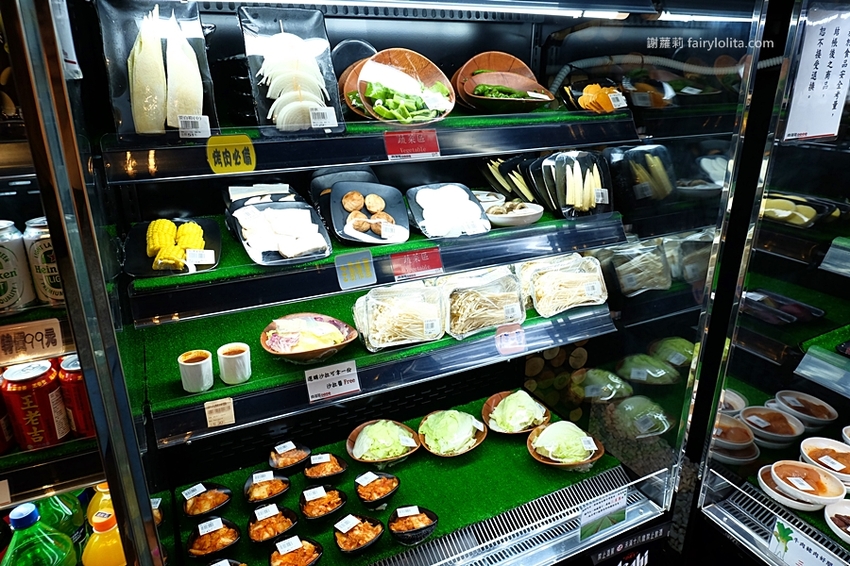 肉多多超市燒肉（台中大墩店）。全台首創第一家超市燒肉，日本A5和牛、波士頓龍蝦、現撈平價海鮮，想吃什麼自己拿！ @蹦啾♥謝蘿莉 La vie heureuse