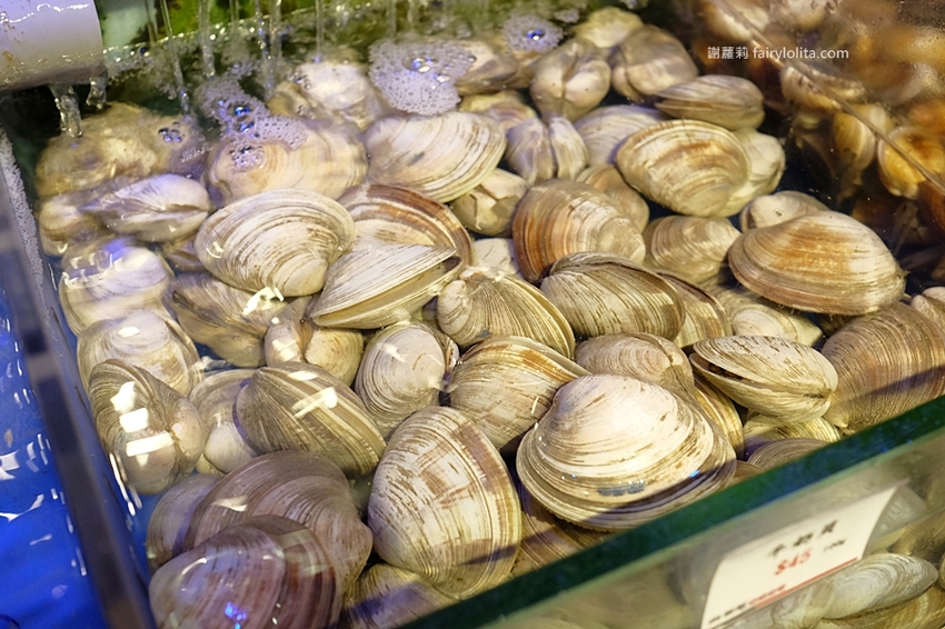 肉多多超市燒肉（台中大墩店）。全台首創第一家超市燒肉，日本A5和牛、波士頓龍蝦、現撈平價海鮮，想吃什麼自己拿！ @蹦啾♥謝蘿莉 La vie heureuse