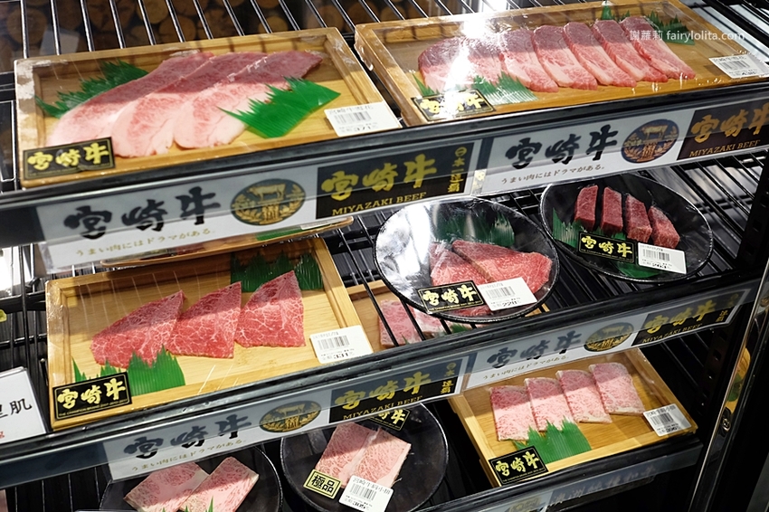 肉多多超市燒肉（台中大墩店）。全台首創第一家超市燒肉，日本A5和牛、波士頓龍蝦、現撈平價海鮮，想吃什麼自己拿！ @蹦啾♥謝蘿莉 La vie heureuse