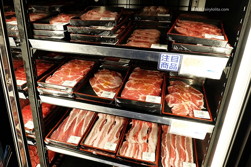 肉多多超市燒肉（台中大墩店）。全台首創第一家超市燒肉，日本A5和牛、波士頓龍蝦、現撈平價海鮮，想吃什麼自己拿！ @蹦啾♥謝蘿莉 La vie heureuse