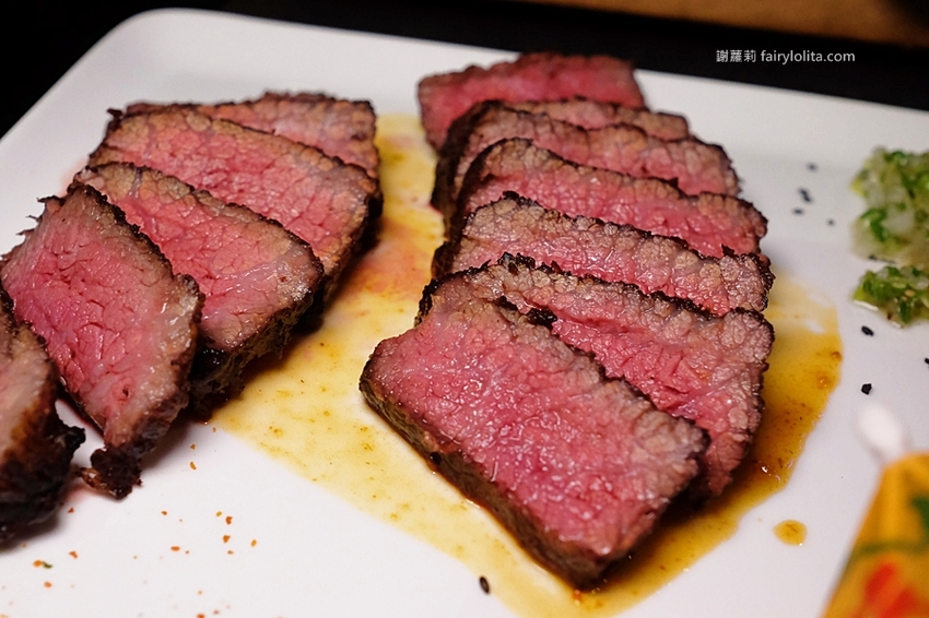 肉多多超市燒肉（台中大墩店）。全台首創第一家超市燒肉，日本A5和牛、波士頓龍蝦、現撈平價海鮮，想吃什麼自己拿！ @蹦啾♥謝蘿莉 La vie heureuse