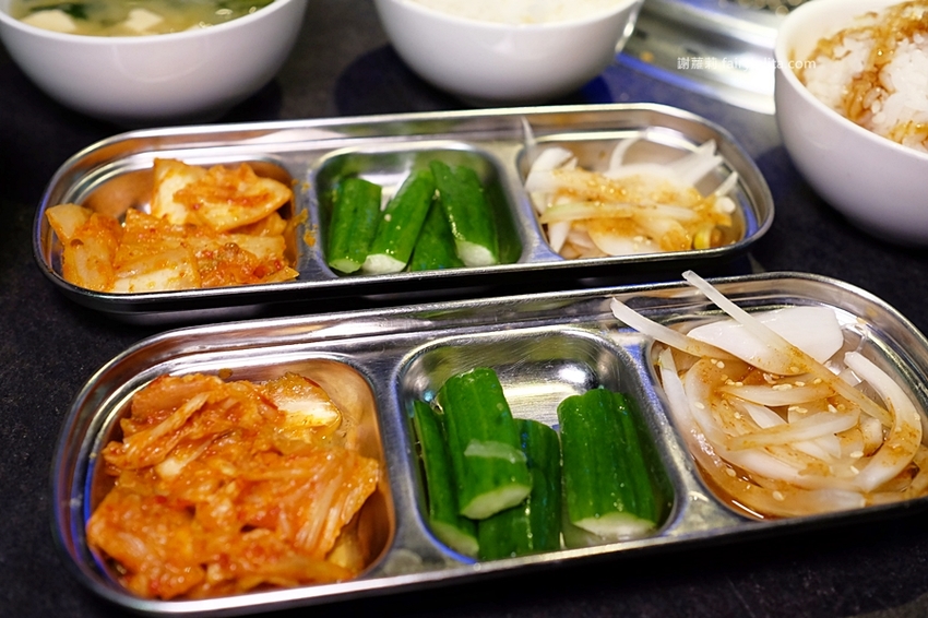 肉多多超市燒肉（台中大墩店）。全台首創第一家超市燒肉，日本A5和牛、波士頓龍蝦、現撈平價海鮮，想吃什麼自己拿！ @蹦啾♥謝蘿莉 La vie heureuse