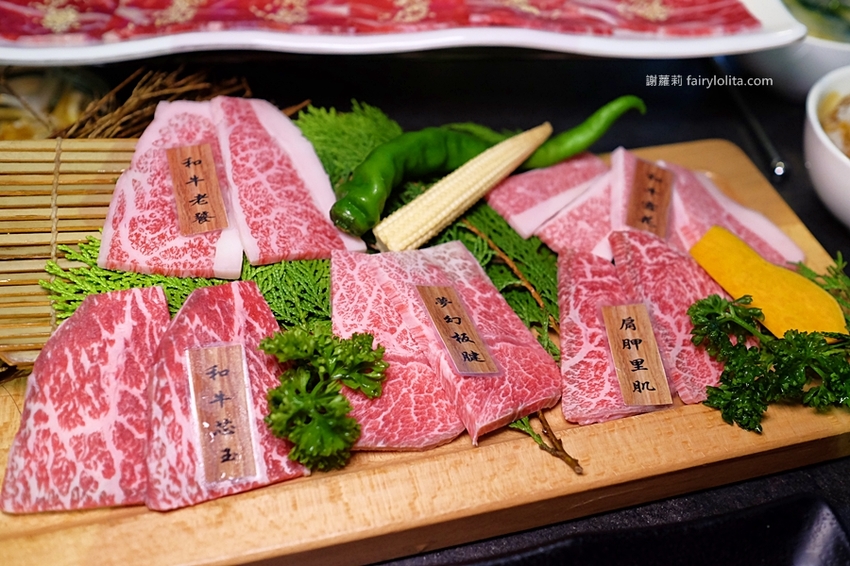 肉多多超市燒肉（台中大墩店）。全台首創第一家超市燒肉，日本A5和牛、波士頓龍蝦、現撈平價海鮮，想吃什麼自己拿！ @蹦啾♥謝蘿莉 La vie heureuse