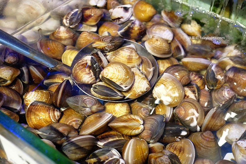 肉多多超市燒肉（台中大墩店）。全台首創第一家超市燒肉，日本A5和牛、波士頓龍蝦、現撈平價海鮮，想吃什麼自己拿！ @蹦啾♥謝蘿莉 La vie heureuse