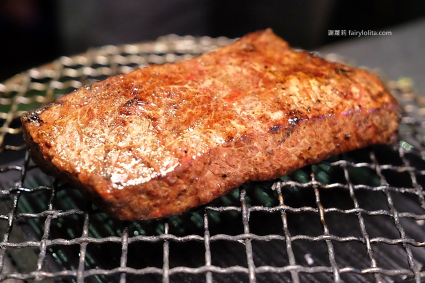 肉多多超市燒肉（台中大墩店）。全台首創第一家超市燒肉，日本A5和牛、波士頓龍蝦、現撈平價海鮮，想吃什麼自己拿！ @蹦啾♥謝蘿莉 La vie heureuse