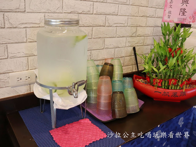 新莊美食『享食泰』泰式拉麵/啾心蝦餅/泰式奶茶/打拋牛肉飯