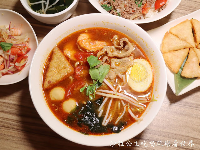 新莊美食『享食泰』泰式拉麵/啾心蝦餅/泰式奶茶/打拋牛肉飯