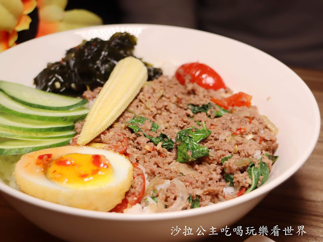 新莊美食『享食泰』泰式拉麵/啾心蝦餅/泰式奶茶/打拋牛肉飯