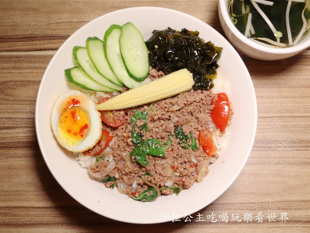 新莊美食『享食泰』泰式拉麵/啾心蝦餅/泰式奶茶/打拋牛肉飯